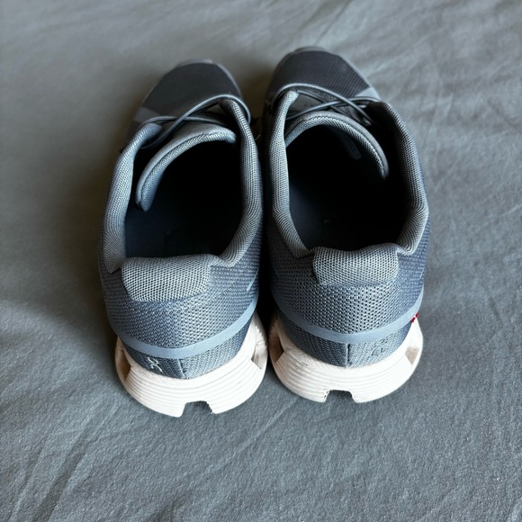 Women’s On Cloud size 9.5 (Zinc/Shell) - Picture 5 of 6